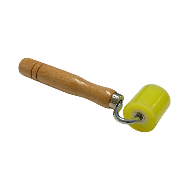 Silikon-Andrückrolle Standard mit gelbem Silikonrad und Holzgriff, Schrägansicht