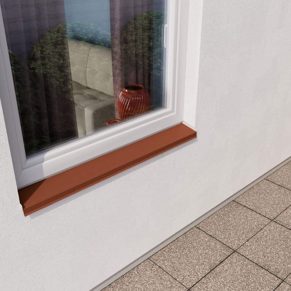 Sohlbank Kupferbraun RAL 8004 am Fenster einer weissen Hauswand montiert