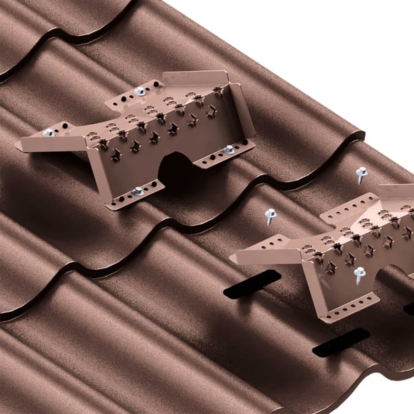 Steigtritt Typ 1 Set, schokoladenbraun RAL 8017, auf Dachblech montiert, mit Befestigungsschrauben