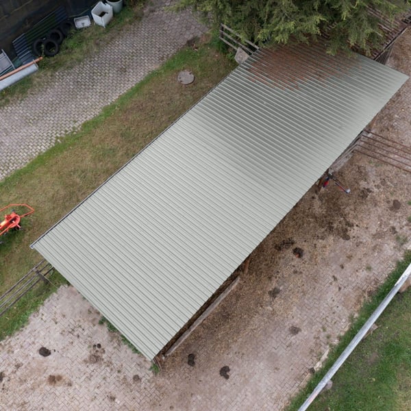 Trapezblech 20/1100 Lichtgrau RAL 7035 auf einem Carport, Draufsicht, Verlegung am Dach