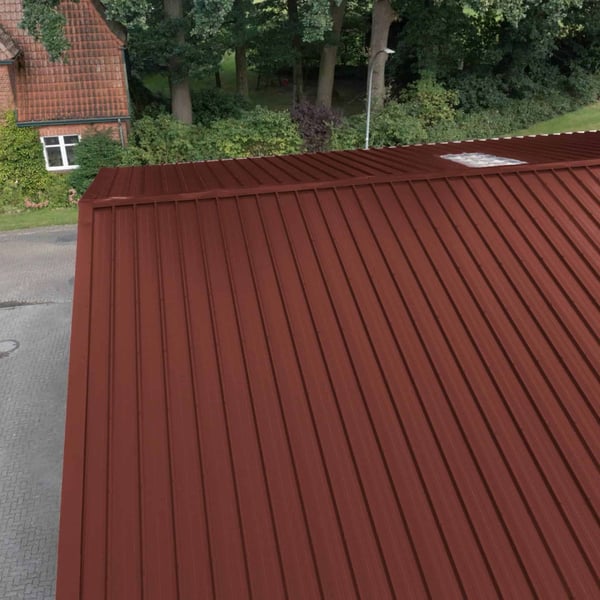 Trapezblech 45/333 Rotbraun RAL 8012 auf einem Dach, Draufsicht, Verlegung