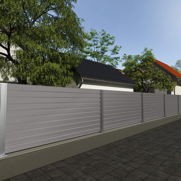 Trapezblech T35DR Graualuminium als Zaunverkleidung in einem Garten