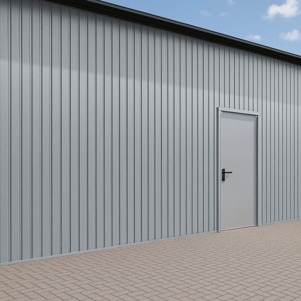 Trapezblech T7M Wand in Fenstergrau als Fassadenverkleidung mit Tuer und Sockelprofil