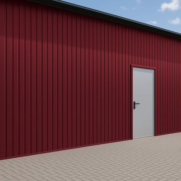 Trapezblech T7M Weinrot RAL 3005 als Wandverkleidung an einem Gebaeude mit Tuer