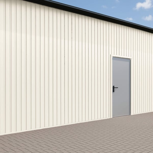 Trapezblech T7M Wand in Reinweiß RAL 9010 als Fassadenverkleidung mit Tür