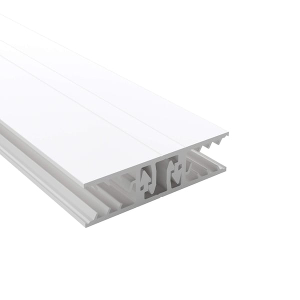 Zevener Sprosse Mittelprofil 10 mm aus weißem PVC, schräge Ansicht von oben, Detail der Profilstruktur