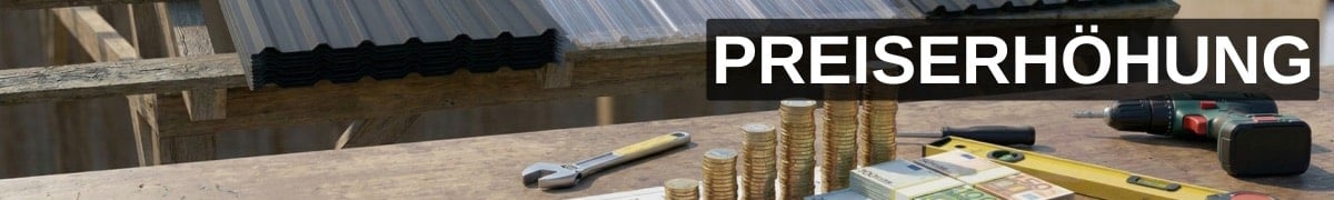 Dachbleche auf einer Baustelle mit gestapelten Münzen als Symbol für steigende Preise – Letzte Chance: Jetzt noch alte Preise sichern.
