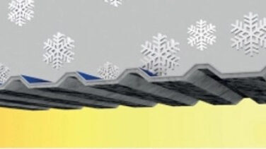 Schematische Darstellung von Kondensbildung an einem Profilblechdach mit Schneeflocken im Hintergrund