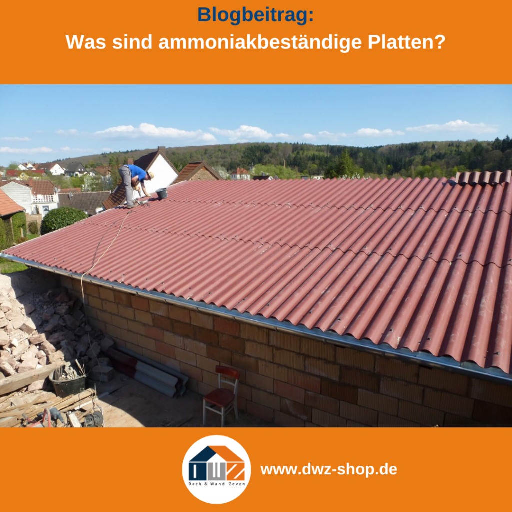 Arbeiter auf Dach mit roten Faserzementplatten, langlebiges und attraktives Dachmaterial.