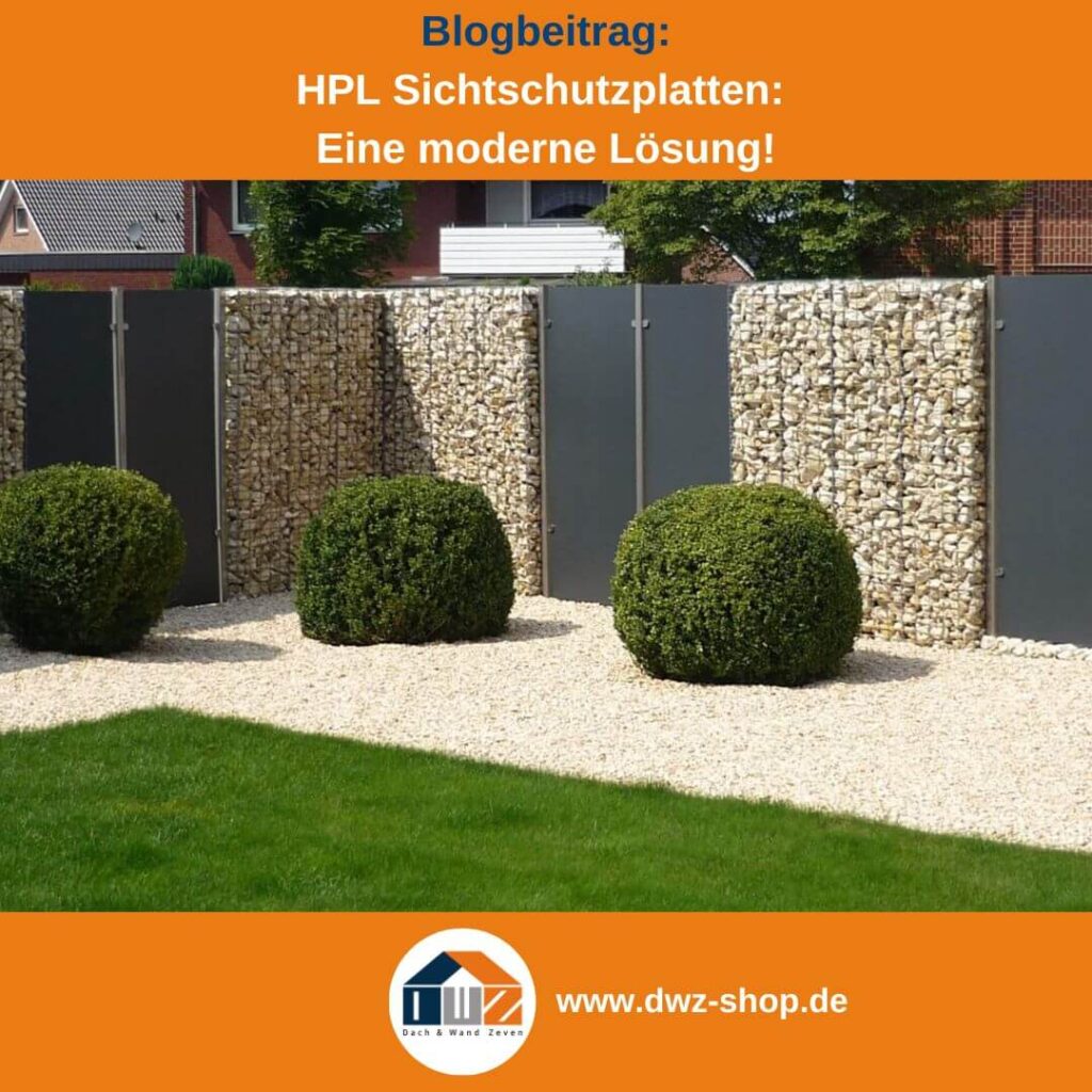 Moderne HPL Sichtschutzplatten im Gartenbereich, kombiniert mit Kies und Formschnittgehölzen für ästhetische Privatsphäre.