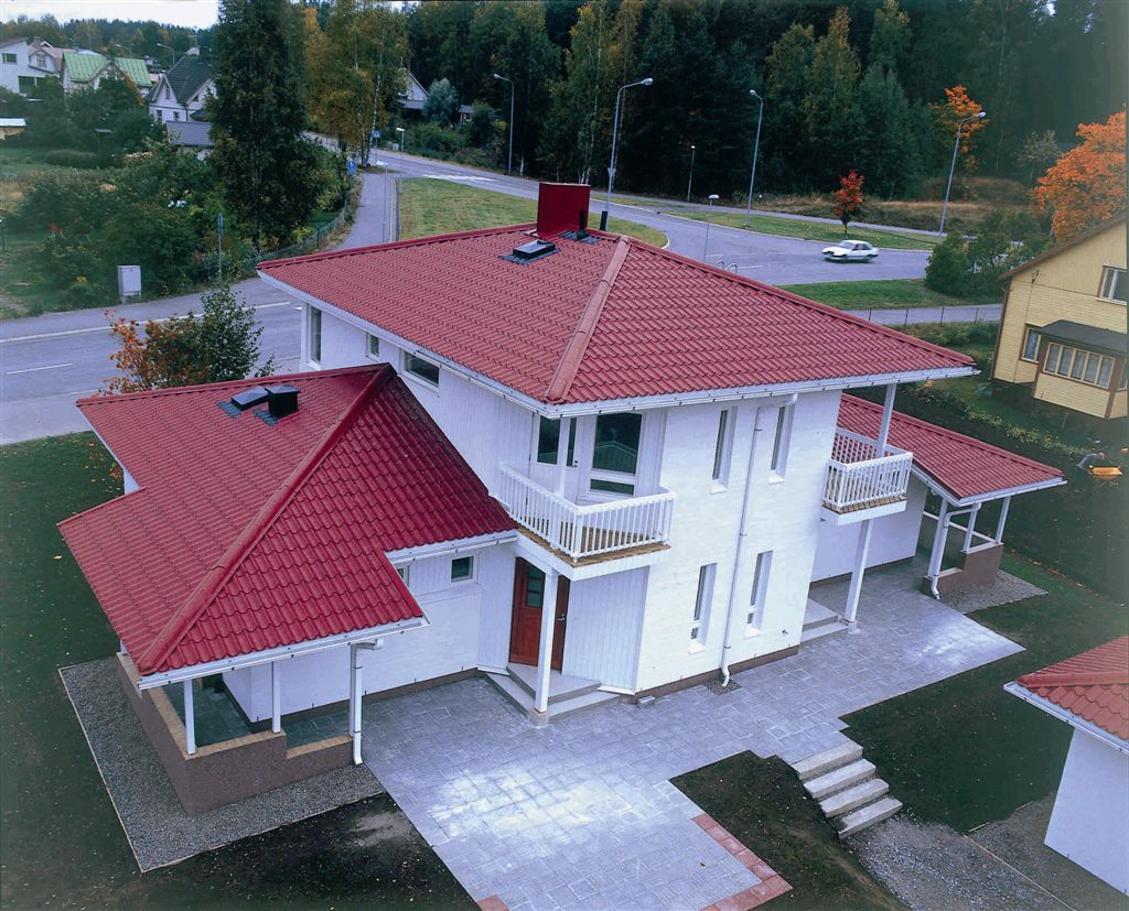 Pfannenbleche auf Wohnhaus