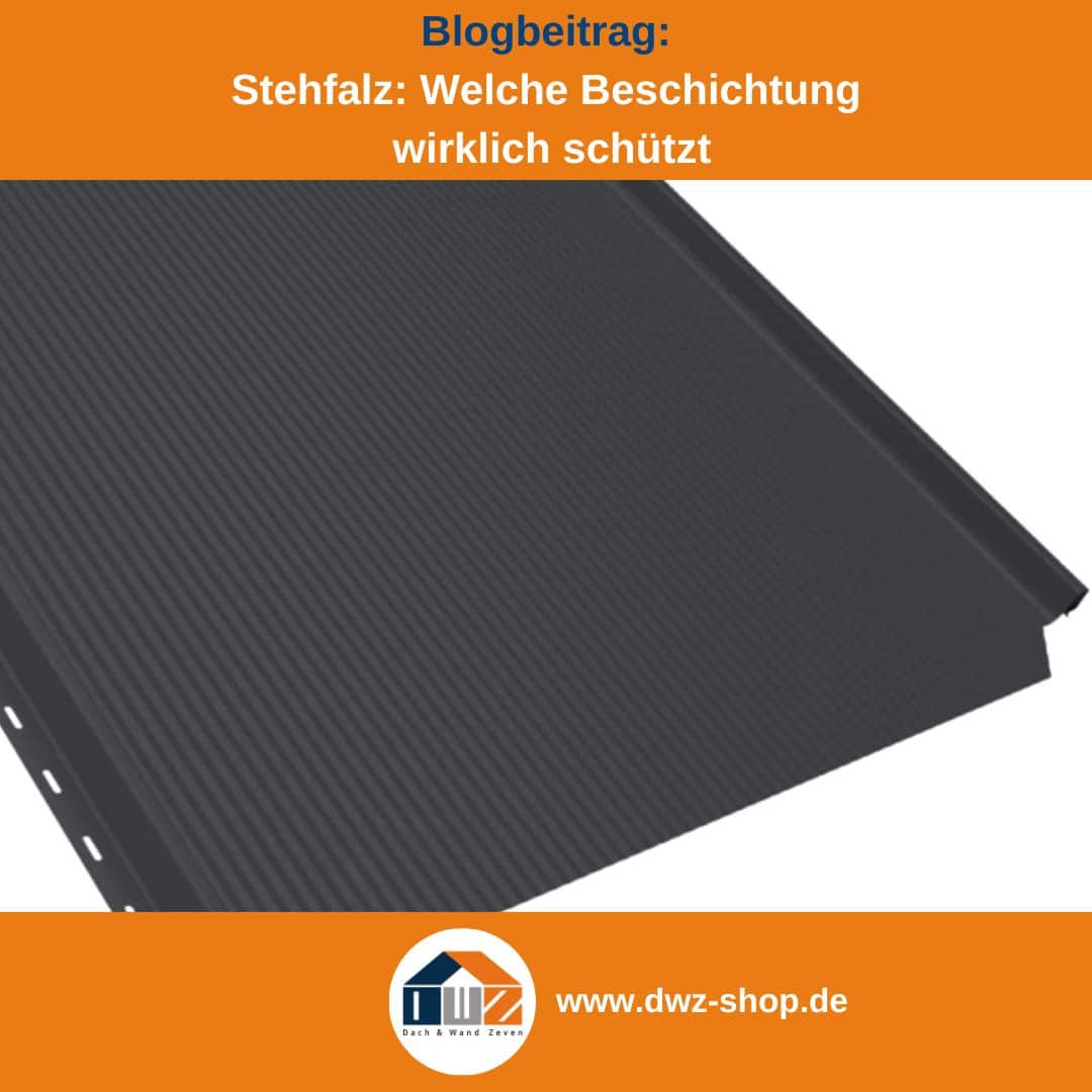 Titelgrafik eines Blogbeitrags mit dem Thema ‚Stehfalz- Beschichtungen‘ – gezeigt wird ein Stehfalzblech in Nano Ausführung in anthrazit, dazu das Logo und die Webadresse von DWZ-Shop.de.