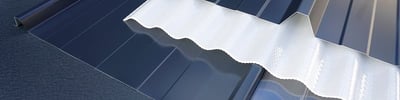 Hochwertige Profilbleche & Lichtplatten für Ihr Dach Auswahl an Trapezblechen und transparenten Lichtplatten für optimale Bedachungen – perfekt für Ihr Bauprojekt