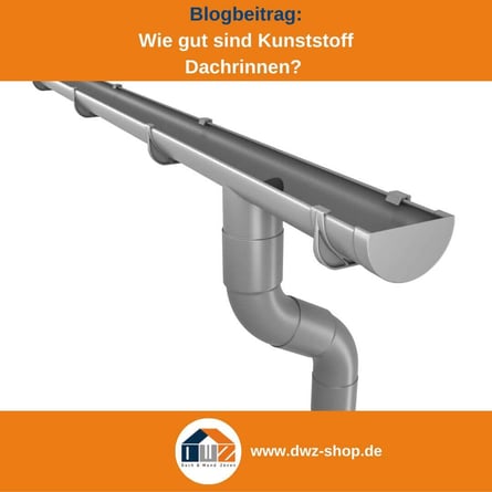 Detailansicht einer nahtlosen Kunststoff-Dachrinne und eines Fallrohrs in Grau für Hausdächer