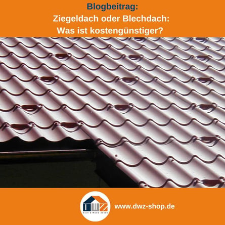 Titelgrafik eines Blogbeitrags mit dem Thema ‚Ziegel- oder Blechdach‘ – gezeigt wird ein rotes Dachpfannenblech, dazu das Logo und die Webadresse von DWZ-Shop.de.