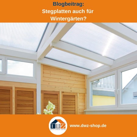 Titelgrafik eines Blogbeitrags mit dem Thema ‚Stegplatten als Wintergartenbedachung‘ – gezeigt wird eine opale Wintergarteneindeckung aus Stegplatten, dazu das Logo und die Webadresse von DWZ-Shop.de.