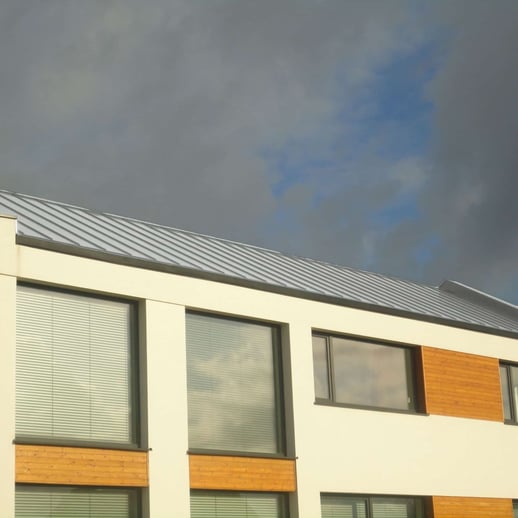 Stehfalzblech PD-510-S | Trapez | Anti-Tropf 700 g/m² | Stahl 0,50 mm | 25 µm Polyester | 7035 - Lichtgrau #9