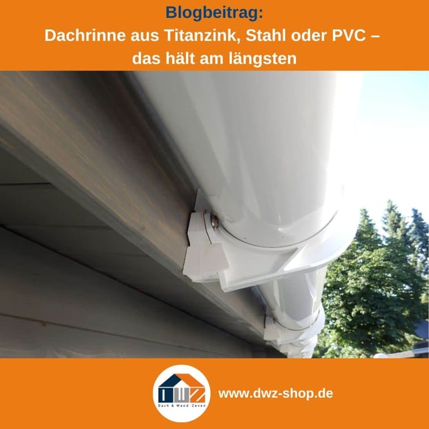 Titelgrafik eines Blogbeitrags mit dem Thema ‚Dachrinne - das hält am längsten‘ – gezeigt wird eine weiße PVC Dachrinne von unten mit Konsolrinnenhaltern montiert, dazu das Logo und die Webadresse von DWZ-Shop.de.