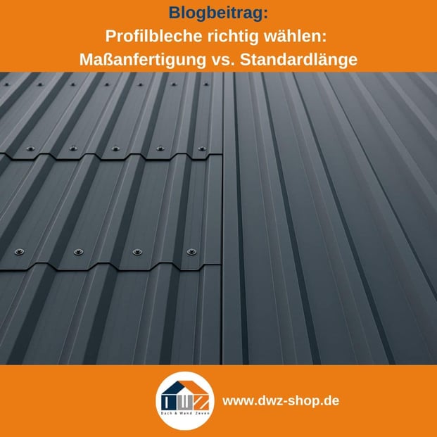 Titelgrafik eines Blogbeitrags mit dem Thema ‚Profilbleche - Standarf- oder Maßlänge‘ – gezeigt werden 2 Dachflächen mit Trapezblech nebeneinander, im Vergleich von Standard- und Maßlänge, dazu das Logo und die Webadresse von DWZ-Shop.de.