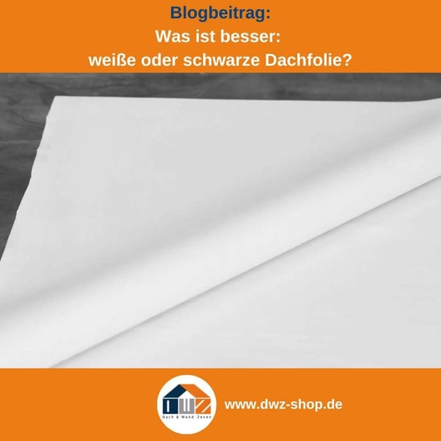 Nahaufnahme einer aufgerollten weißen EPDM-Dachfolie von DACHPROTECT auf grauem Untergrund, ideal für langlebige Dachabdichtungen.
