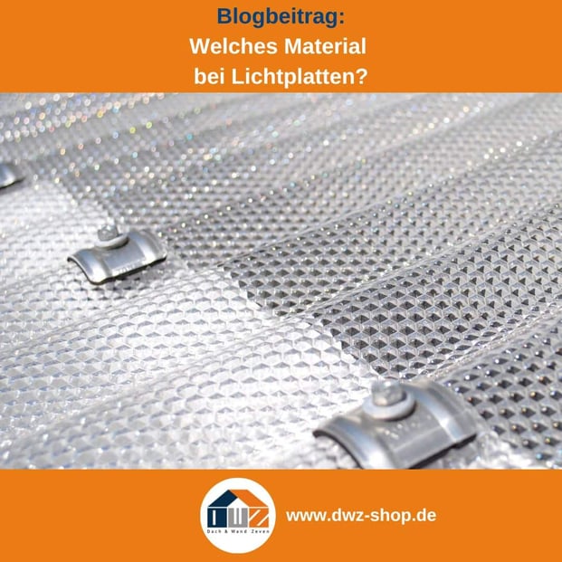 Titelgrafik eines Blogbeitrags mit dem Thema ‚Material bei Lichtplatten' – gezeigt wird eine verschraubte Lichtplatte mit Struktur, dazu das Logo und die Webadresse von DWZ-Shop.de.