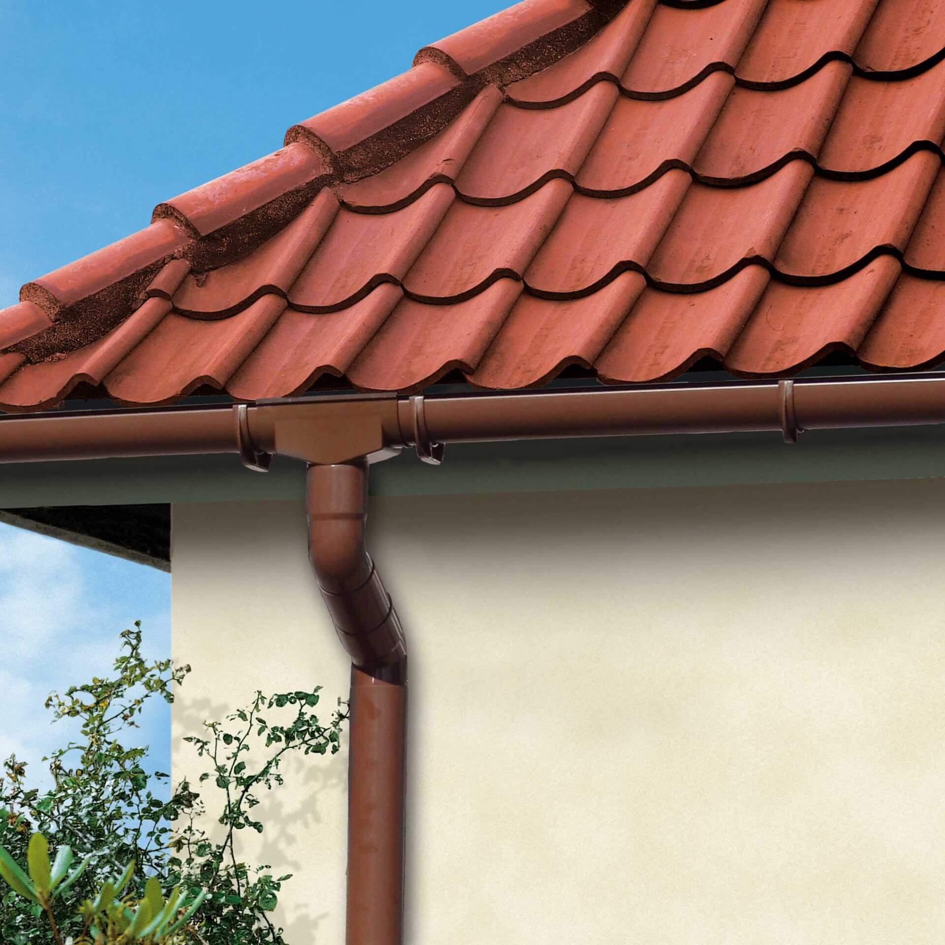 Sparangebot für braune Dachrinnensysteme, ideal für Dächer mit roten Ziegeln