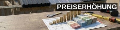 Dachbleche auf einer Baustelle mit gestapelten Münzen als Symbol für steigende Preise – Letzte Chance: Jetzt noch alte Preise sichern.